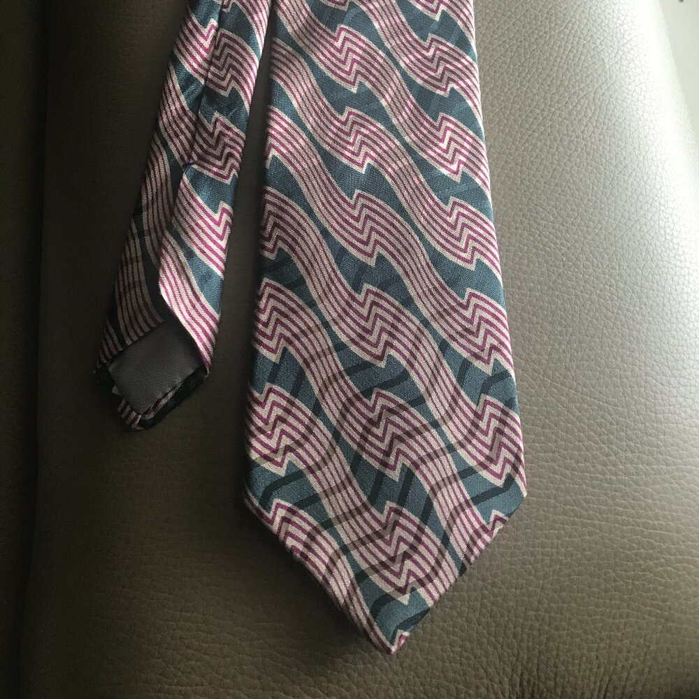 Tie by Guy Laroche, Paris. New. 1990. Silk